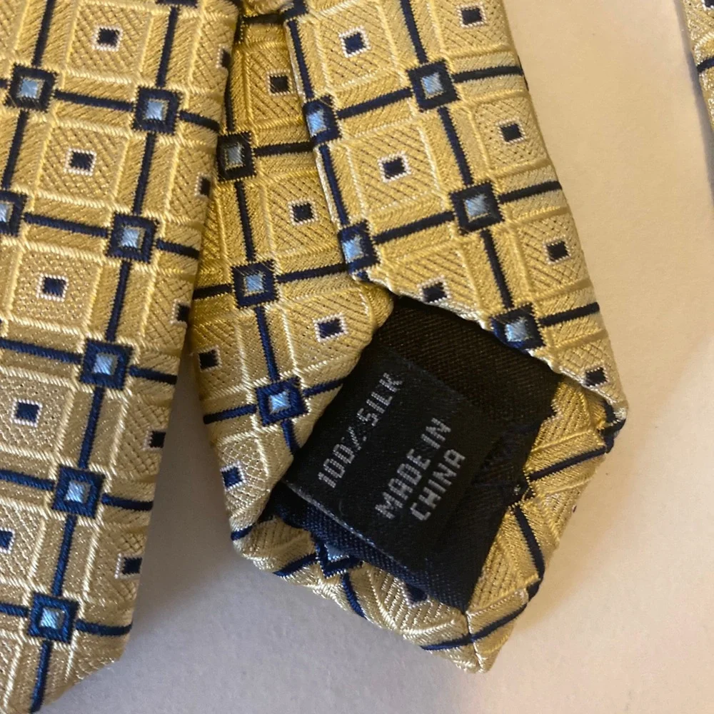 JOS A BANK Yellow Mens 100% Silk Necktie Neck Tie $45 EUC